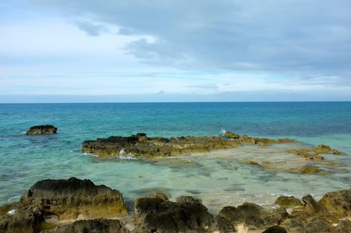 Việc phát hiện ra "cấu trúc" khổng lồ mới cho thấy vụ phun trào cuối cùng có thể đã đưa đá từ lớp phủ vào lớp vỏ Trái đất, nơi nó đóng băng tại chỗ, tạo ra một thứ giống như chiếc bè nâng đại dương lên khoảng 500m. Ảnh: Premshree Pillai / Flickr / CC BY-NC-SA 2.0.