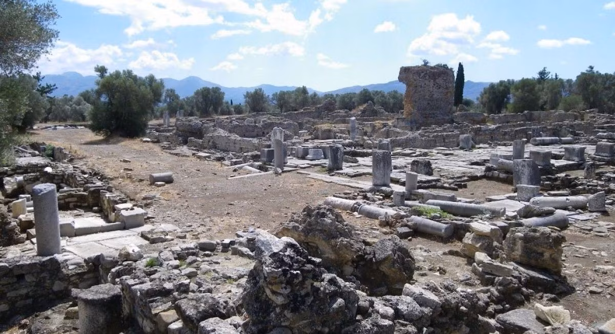 Gortyna được cho là đã có người sinh sống từ năm 7000 trước Công nguyên. Trong thời kỳ cổ đại, từ thời Minoan đến Hy Lạp và La Mã, Gortyna là thành phố cực kỳ hùng mạnh ở Crete, sánh ngang với thành phố lân cận nổi tiếng khác là Knossos. Ảnh: athina-residence.com.