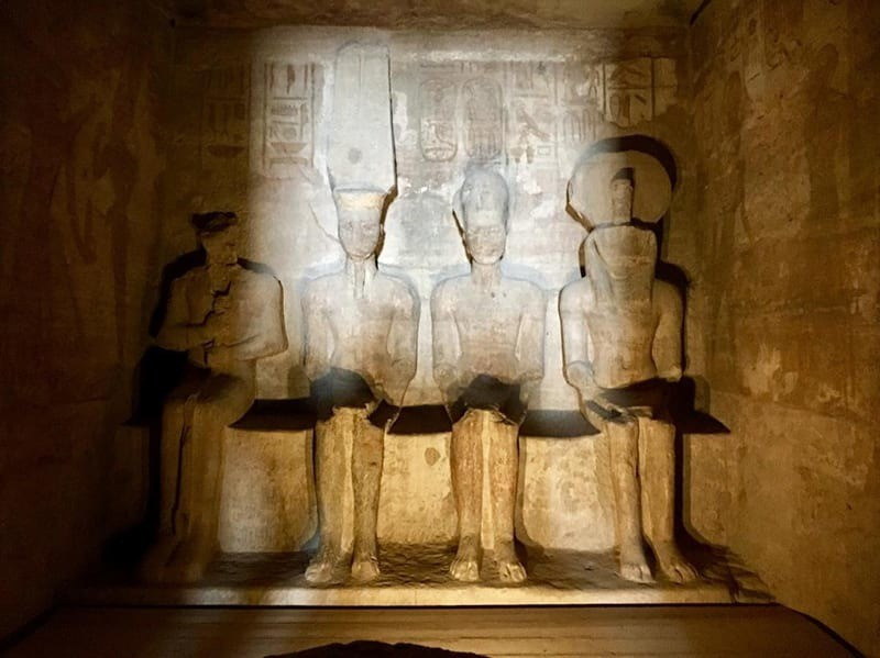 Sau khi băng hà, Ramesses Đại đế được chôn cất trong lăng mộ ở Thung lũng các Vua. Các chuyên gia đã tìm thấy lăng mộ chứa xác ướp của ông cùng nhiều đồ tùy táng vào cuối những năm 1800. Ảnh: thecollector.com.