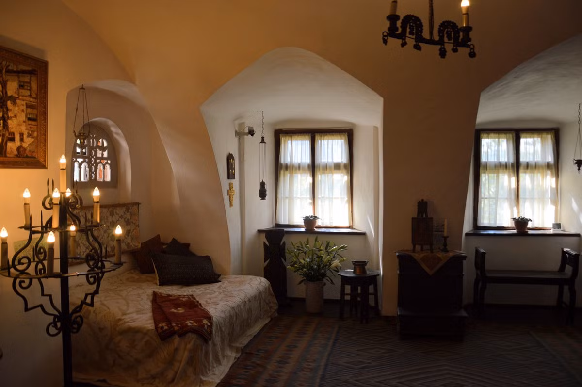 Về sau, công trình tráng lệ này được trao tặng lại cho một gia đình thuộc dòng dõi hoàng gia hồi năm 1920. Ảnh: adventurous-travels.com.