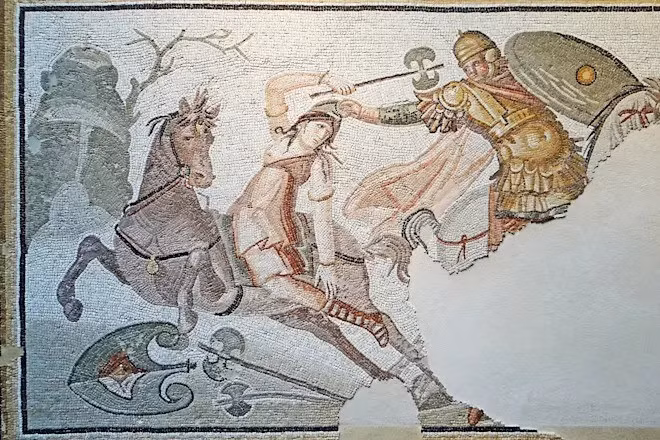 Các nhà nghiên cứu phát hiện những ống nhỏ được khoan vào hai xương tạo nên khớp thái dương hàm bên phải của người phụ nữ, cũng như lông ngựa hoặc gân động vật trong các ống giữ khớp lại với nhau. Nhờ đó, nữ bệnh nhân có thể lại cử động hàm nhưng vẫn không thể nhai thức ăn ở hàm bên phải do đau dữ dội. Ảnh: Jacques MOSSOT/CC-by-3.0/Wikimedia Commons.