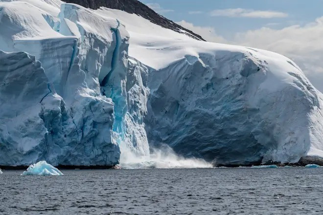 Nhóm nghiên cứu cho hay việc tạo ra bản đồ chính xác hơn, kết cấu đá nền của Nam Cực còn cho phép họ tìm ra các mô hình hình thành băng hà trên khắp Trái đất. Ảnh: James Smith.