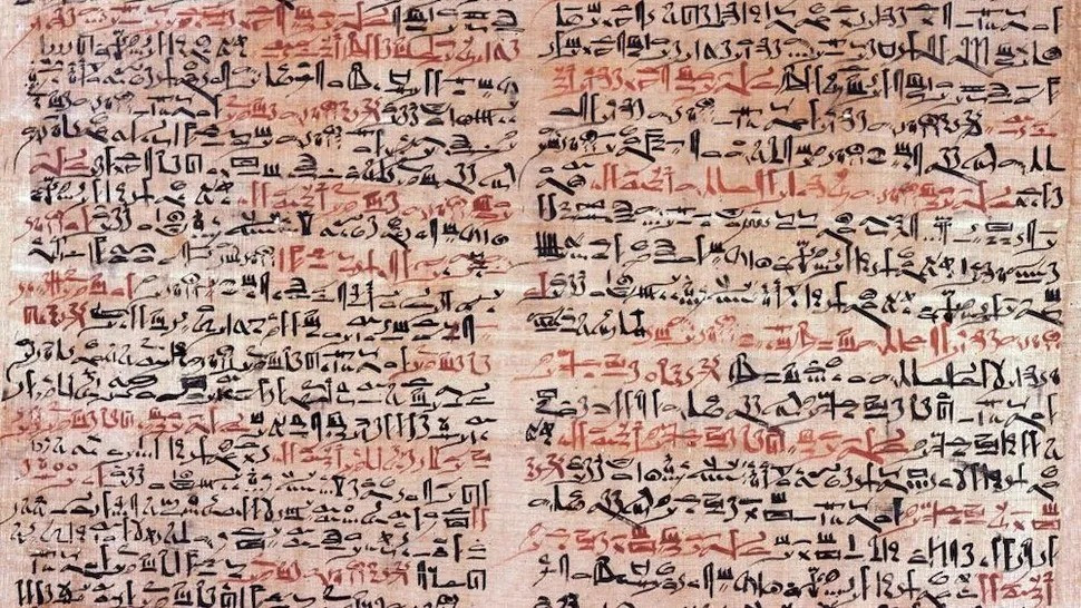 Ca ung thư sớm nhất được biết đến ở tông Người (Hominin) xảy ra cách đây 1,7 triệu năm trong khi bản ghi chép đầu tiên về bệnh ung thư rất lâu sau mới xuất hiện. Vào năm 3000 trước Công nguyên, Imhotep - nhà toán học, bác sĩ và kiến trúc sư nổi tiếng của Ai Cập cổ đại - đã viết cuộn giấy cói Edwin Smith - cuốn "sách giáo khoa" về chấn thương cơ thể và các quy trình phẫu thuật. Ảnh: Pictures from History via Getty.