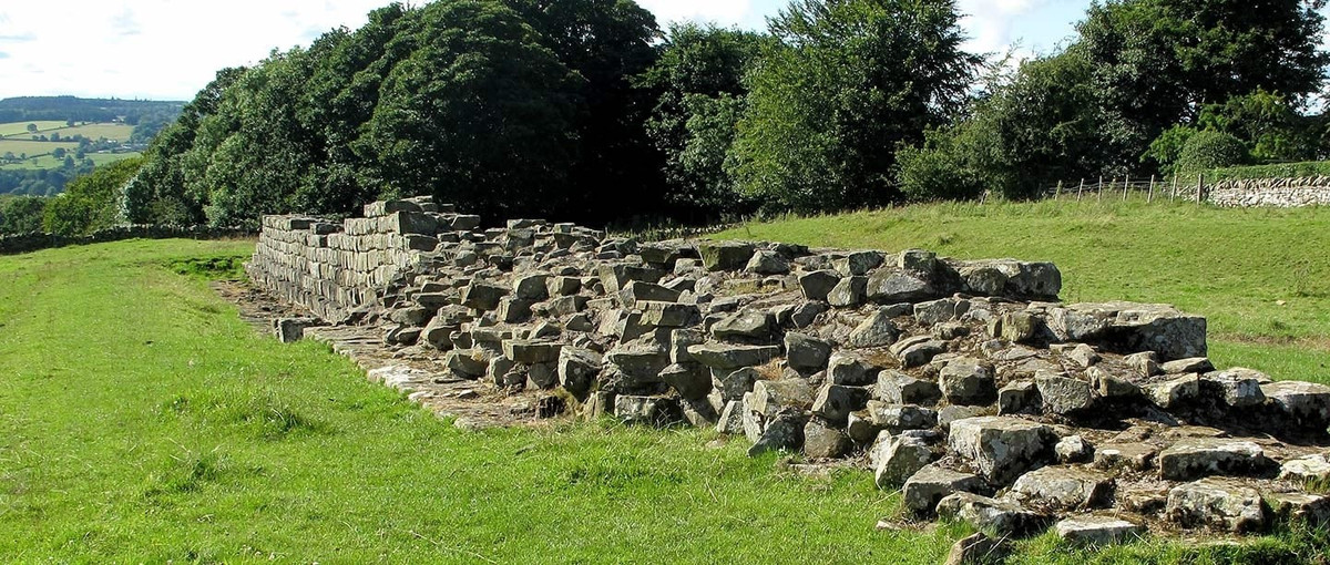 Hậu quả là một số lượng lớn binh sĩ La Mã làm nhiệm vụ tại Bức tường Hadrian đã tử vong vì những đợt dịch bệnh nguy hiểm này. Ảnh: english-heritage.org.uk.