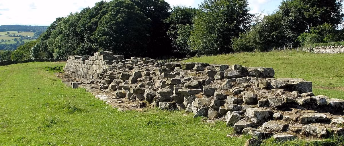 Hậu quả là một số lượng lớn binh sĩ La Mã làm nhiệm vụ tại Bức tường Hadrian đã tử vong vì những đợt dịch bệnh nguy hiểm này. Ảnh: english-heritage.org.uk.