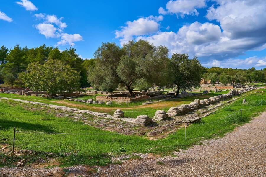 Cổ vật mà nữ du khách người Đức lén lấy mang về nhà là phần đầu của một cây cột bằng đá vôi - một phần vô giá trong lịch sử Olympia, nơi diễn ra Thế vận hội Olympic đầu tiên. Ảnh: George E. Koronaios/Wikimedia Commons.