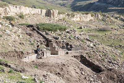 Mặc dù chưa rõ lý do vì sao người xưa chôn giấu kho báu giá trị như vậy nhưng lịch sử cho thấy Hippos là nơi hỗn loạn vào thế kỷ 7. Năm 614, quân đội của đế chế Sasania (lãnh thổ gồm Iran và một số vùng Trung Đông, Trung Á) đã xâm lược Palestine thuộc đế chế Byzantine khi đó. Những cư dân trong khu vực, bao gồm cả Hippos, đã cất giấu tài sản của mình trước khi quân địch tiến vào. Ảnh: biblicalarchaeology.org.