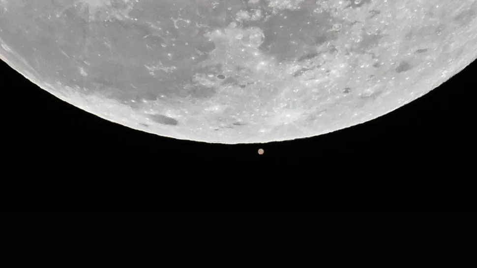 Những người yêu thích ngắm sao ở miền đông Bắc Mỹ sẽ được chứng kiến ​​một hiện tượng thực sự hiếm gặp trên bầu trời tối ngày 2/2 là "Trăng tuyết". Ảnh: Getty Images.