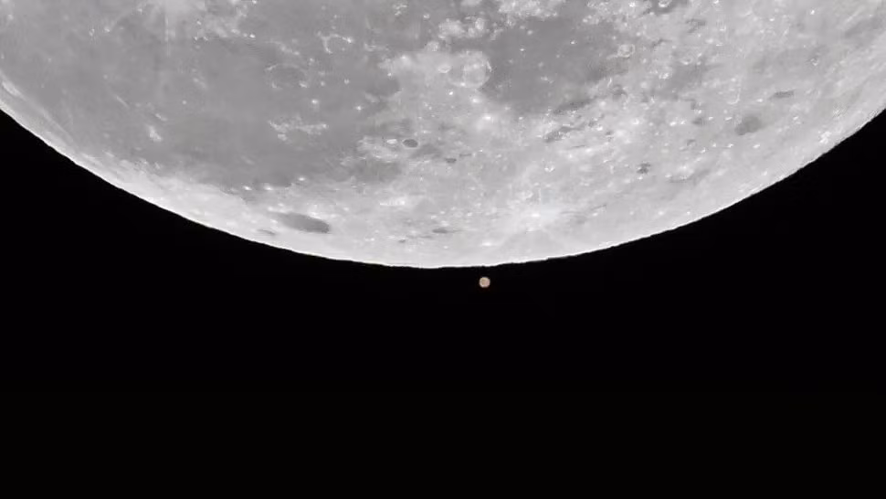 Những người yêu thích ngắm sao ở miền đông Bắc Mỹ sẽ được chứng kiến ​​một hiện tượng thực sự hiếm gặp trên bầu trời tối ngày 2/2 là "Trăng tuyết". Ảnh: Getty Images.