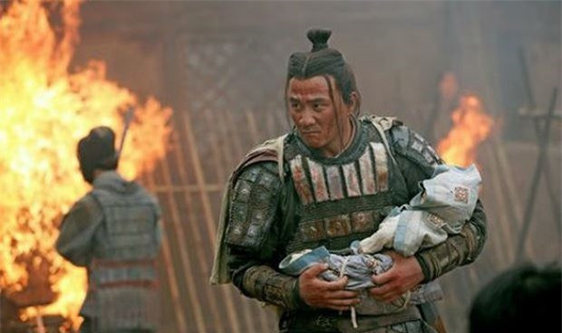 Đặc biệt, mãnh tướng Triệu Vân được người đời tôn làm “Võ thần”. Những chiến công lừng lẫy của ông đã góp phần làm nên tên tuổi và khiến kẻ thù khiếp sợ.