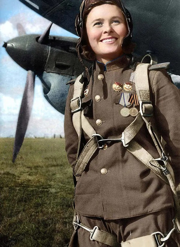 Quân Đức liên tưởng đội nữ phi công của Trung đoàn 588 đến hình ảnh những chiếc chổi bay của phù thủy nên đặt biệt danh cho họ là "phù thủy bóng đêm". Ảnh: Rare Historical Photos.