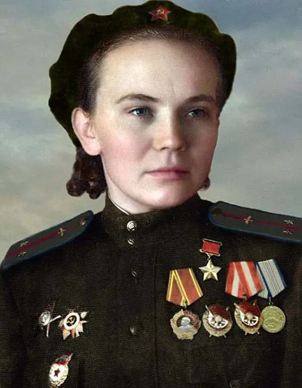 Vượt qua các khó khăn, nữ phi công của Trung đoàn 588 đã thực hiện hàng chục nghìn lượt oanh tạc vào ban đêm kể từ ngày 8/6/1942 đến khi kết thúc Chiến tranh thế giới 2. Họ đã rải khoảng 23.000 tấn bom lên các mục tiêu phát xít Đức.