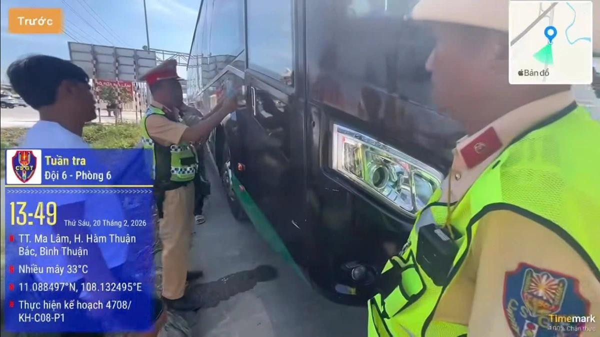 Lực lượng Cảnh sát giao thông đang tiến hành kiểm tra. Ảnh: CSGT