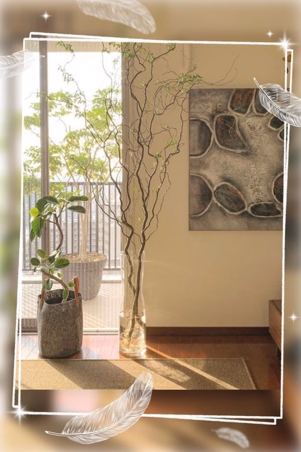 Vào mùa thu – đông, khi rụng lá, những cành trơ trụi vươn lên đầy hoang dã, mang vẻ đẹp mộc mạc rất khác với các loại hoa lá rực rỡ thường thấy.