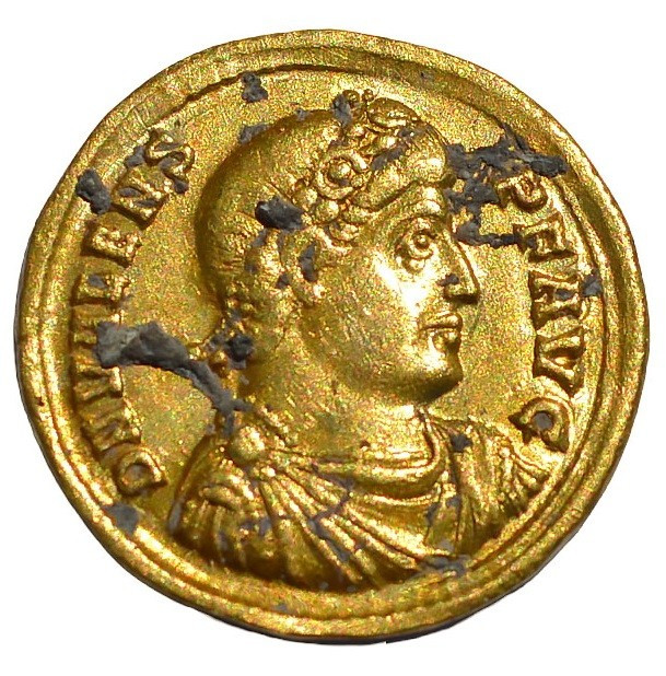 Số tiền này dường như đã được đem cất giấu trong thời kỳ nguy hiểm và không bao giờ được tìm thấy. Việc tìm thấy chúng làm nổi bật mối liên hệ của Aquileia với đế chế La Mã và vị thế quan trọng của thành phố này vào cuối thời kỳ La Mã. Ảnh: Fondazione Aquileia/Facebook.