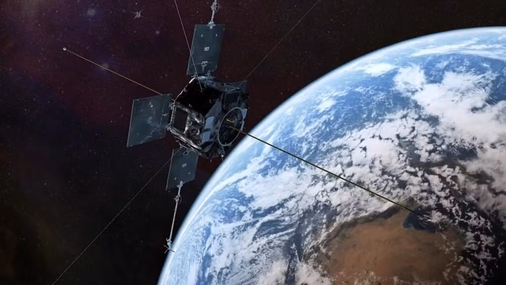 Cơ quan Hàng không vũ trụ Mỹ (NASA) và Lực lượng Không gian của quân đội Mỹ cho biết sẽ theo dõi quỹ đạo của vệ tinh và cập nhật dự báo nếu cần thiết. Ảnh: Johns Hopkins Applied Physics Laboratory / YouTube.