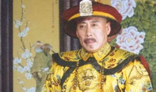 Sau khi Càn Long đọc được bức tấu này cũng thực sự đã thấy được nhiều điểm thiếu sót nhưng Càn Long lại là một người thích sĩ diện, biết bản thân mình còn thiếu sót, trị quốc chưa toàn, ta biết ta còn kém ta có thể sửa nhưng người này có thể nhìn ra được những thứ này quả thực không hề tầm thường.