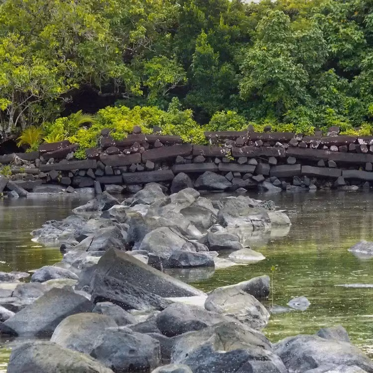 Những tảng đá lớn dùng để xây dựng nên các công trình quá nặng để có thể được đưa vào vị trí chính xác mà không có các dụng cụ hỗ trợ đặc biệt. Đến nay, giới khoa học vẫn chưa thể lý giải cách người xưa vận chuyển những khối đá khổng lồ này như thế nào. Ảnh: whc.unesco.org.