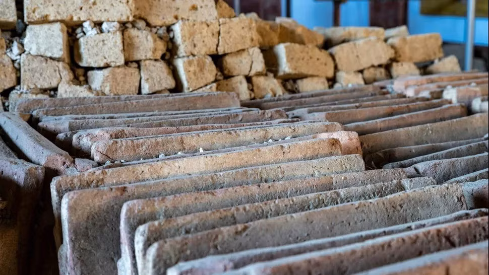 Các nhà khảo cổ đã phát hiện một công trình xây dựng nguyên vẹn tại Pompeii, Italy bị "đóng băng". Thành phố cổ Pompeii "biến mất" khỏi Trái đất sau thảm họa núi lửa Vesuvius phun trào dữ dội vào năm 79 sau Công Nguyên. Việc tìm thấy tàn tích công trình này giúp giải mã kỹ thuật thi công các công trình kiến trúc của đế chế La Mã. Ảnh: Archaeological Park of Pompeii.