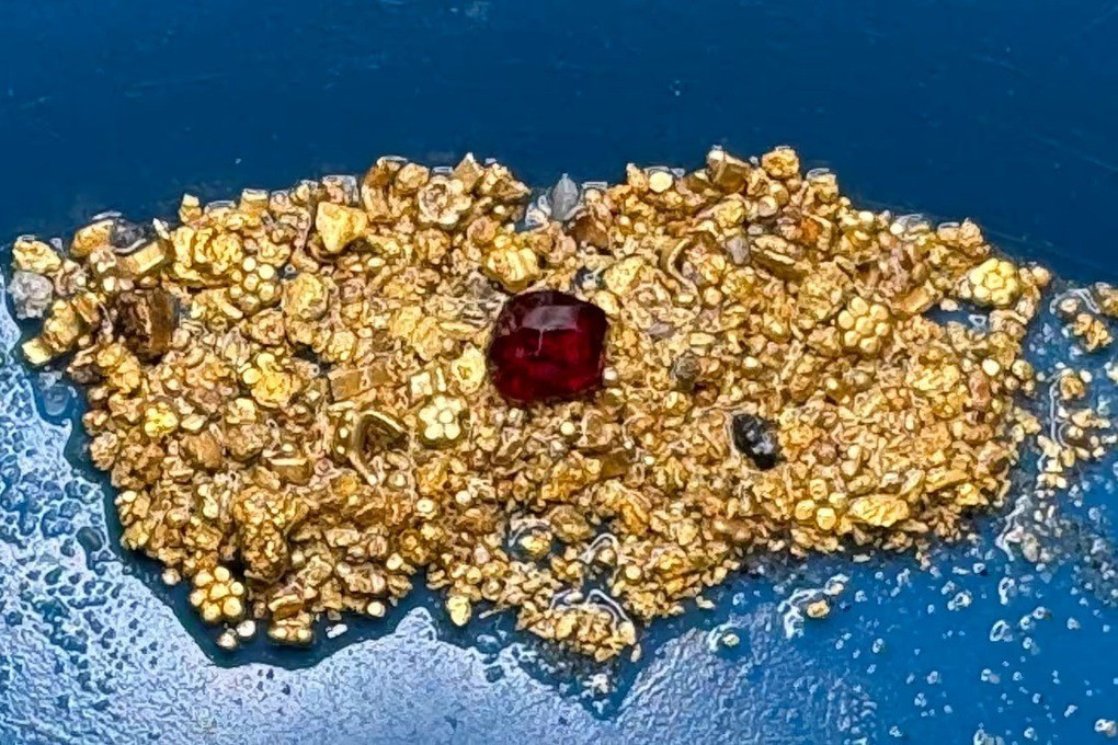 Các chuyên gia cho biết cả 2 loại tiền xu trên đều là tiền tệ phổ biến ở các thuộc địa Tây Ban Nha ở châu Mỹ. Ảnh: 1715 Fleet - Queens Jewels, LLC.