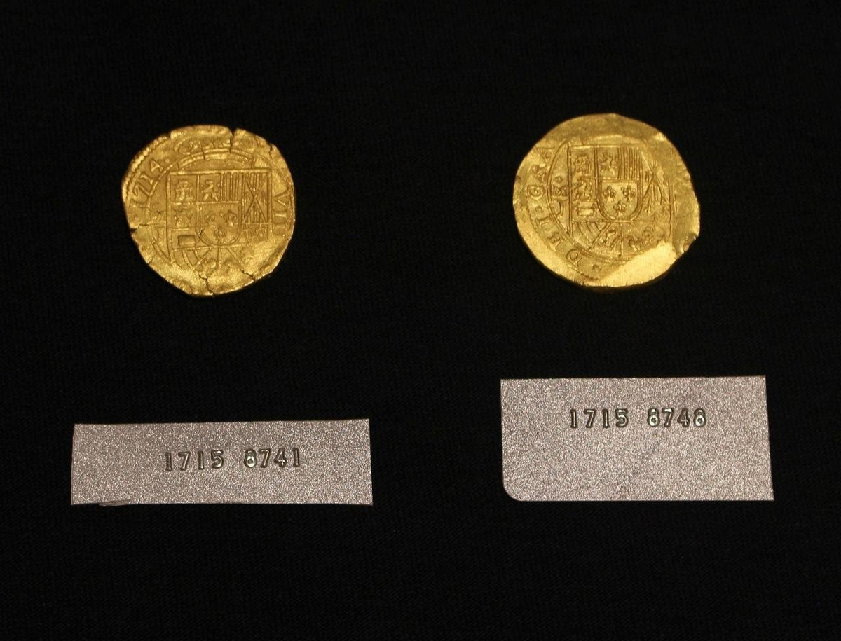 "Mỗi đồng xu là một mảnh của lịch sử, một cầu nối hữu hình với những con người đã sống, làm việc và ra khơi trong thời hoàng kim của đế chế Tây Ban Nha. Việc tìm thấy tới 1.000 đồng xu trong một lần trục vớt là điều cực kỳ hiếm và phi thường", ông Sal Guttuso, Giám đốc điều hành của công ty, cho biết. Ảnh: 1715 Fleet - Queens Jewels, LLC.