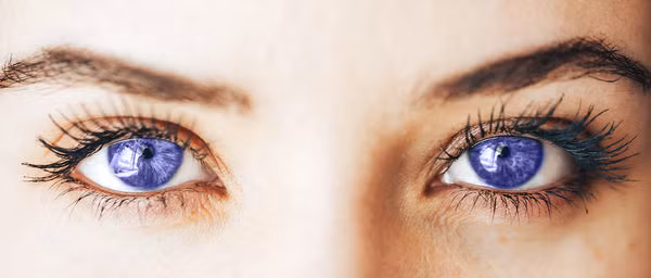 Kết quả là màu mắt bạn nhìn thấy trong gương, hay còn gọi là kiểu hình, không phải lúc nào cũng trùng khớp hoàn toàn với dự đoán từ di truyền hay kiểu gene. Điều này cho thấy sự phức tạp trong cách các gene tương tác với nhau và với môi trường. Ảnh: paireyewear.com.