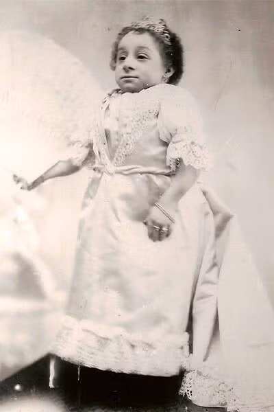 Sinh ngày 26/2/1876 tại ngôi làng Ossendrecht, Hà Lan, Pauline Musters là người phụ nữ trưởng thành nhỏ nhất trong lịch sử khi có chiều cao là 58 cm. Ảnh: Guinness World Records.