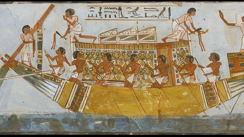 Dựa trên thiết kế thân tàu phẳng, các chuyên gia xác định con tàu có lẽ được sử dụng để di chuyển trên vùng nước nông và lặng sóng, chứ không phải vùng biển sâu, cách đất liền rất xa. Chiếc thuyền có thể cần ít nhất 20 người chèo - những người dùng mái chèo để con thuyền tiến về phía trước. Ảnh: Euronews.