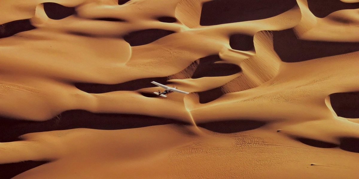 Trên thế giới, nhiều sa mạc khô cằn, có diện tích lớn nằm ngay cạnh đại dương. Sa mạc Atacama ở Chile hay sa mạc Namib ở miền Nam châu Phi là những ví dụ điển hình. Ảnh: tcsworldtravel.com.