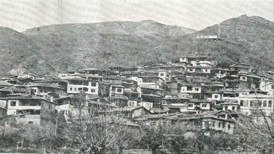 Sinh năm 1906 tại làng Ano Poroia ở Macedonia, lúc bấy giờ là một phần của Đế chế Ottoman, tuổi thơ của Itsios gắn liền với chiến tranh. Trong Thế chiến 1 (1914 - 1918), ngôi làng của Itsios bị quân Bulgaria chiếm đóng. Kết thúc chiến, nền hòa bình đã được thiết lập lại khắp khu vực. Ảnh: Public Domain.