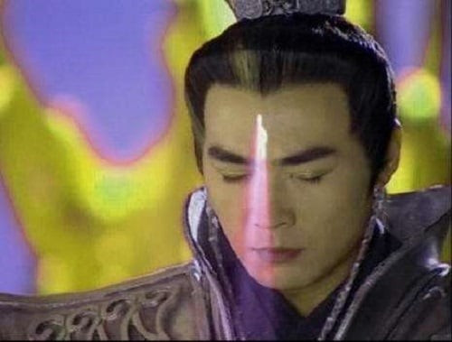  Âm Dương Nhãn: Âm Dương Nhãn là loại mắt có thể thấy những thứ mà mắt trần của người bình thường không thể thấy được. Người sở hữu Âm Dương Nhãn chính là Nhị Lang thần Dương Tiễn với thần nhãn trên trán.