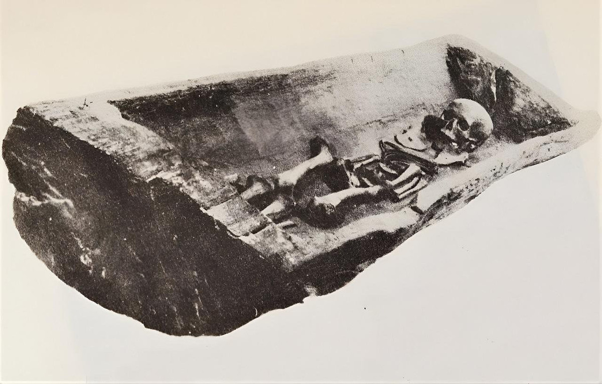 Những chiếc quan tài làm bằng thân cây hiếm khi được tìm thấy trong các cuộc khai quật khảo cổ bởi vì chúng thường bị phân hủy theo thời gian. Chiếc quan tài được tìm thấy ở Bagicz là chiếc quan tài bằng gỗ duy nhất còn được bảo tồn từ thời Đồ sắt La Mã. Ảnh: Public domain.