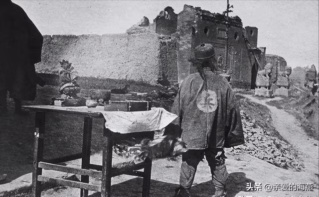 Sự suy yếu của triều đình, thiên tai liên miên, và các cuộc chiến tranh đã đẩy người dân vào cảnh nghèo đói, bệnh tật và thậm chí là chết đói.