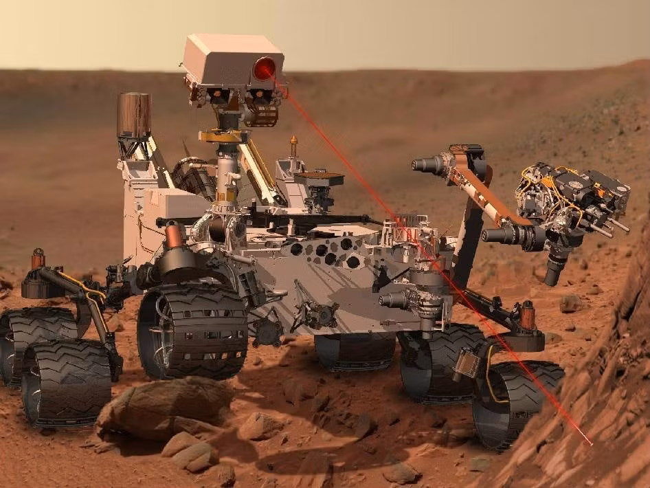 NASA cho biết thêm rằng, hàng tỷ năm xói mòn do gió đã dần dần làm mòn đi lớp đá xung quanh, để lộ ra những hình dạng bất thường của các tảng đá mà chúng ta có thể nhìn thấy ngày nay trên bề mặt sao Hỏa. Ảnh: universetoday.com.