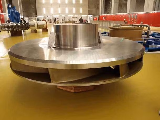 May mắn là thi hài của Sabu vẫn còn nguyên vẹn bên trong quan tài gỗ và ngôi mộ của ông chứa hàng chục bình đá và gốm, dụng cụ bằng đá lửa và đồng, bộ xương của 2 con bò và một chiếc bát độc đáo. Ảnh: Asurnipal / CC BY-SA 3.0.