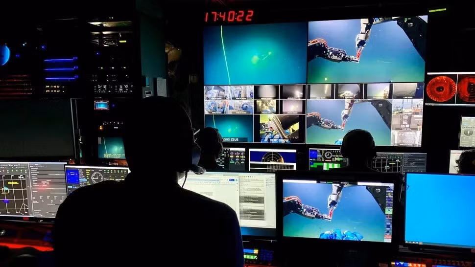 "Theo lẽ thường, tàu USS New Orleans đáng lẽ đã phải chìm. Thế nhưng, nhờ những nỗ lực anh dũng của thủy thủ đoàn trong việc kiểm soát thiệt hại do trúng ngư lôi, USS New Orleans đã trở thành một trong những tàu tuần dương Mỹ bị hư hại nặng nề nhất trong Thế chiến 2 vẫn sống sót", Chuẩn Đô đốc đã nghỉ hưu Samuel Cox cho hay. Ảnh: Ocean Exploration Trust.