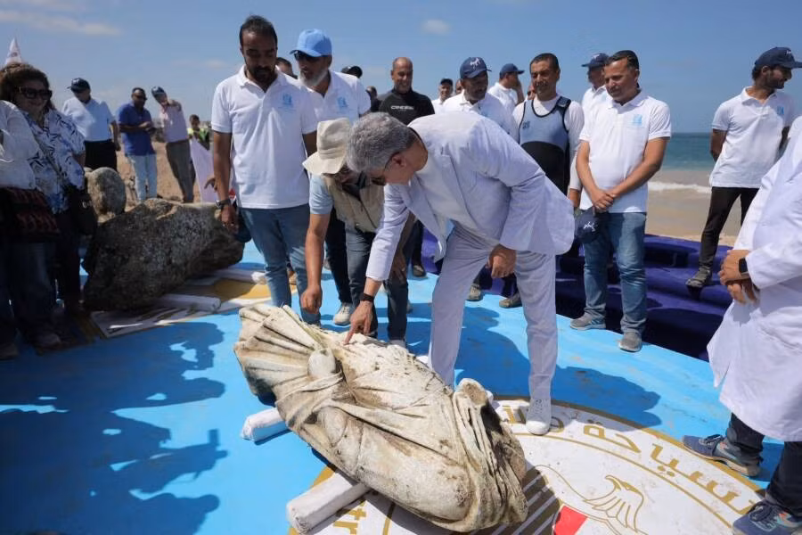 Mới đây, các nhà khảo cổ và thợ lặn đã trục vớt được nhiều hiện vật quý giá, bao gồm tượng Nhân sư, các tượng đài, di tích kiến trúc... tại "thành phố tiệc tùng" Canopus. Ảnh: Egyptian Ministry of Tourism and Antiquities.