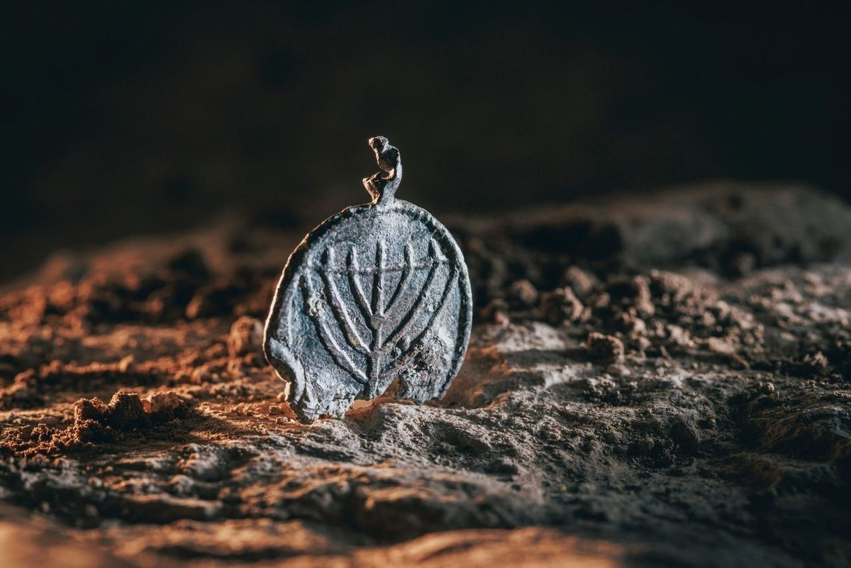 Phát hiện này được các chuyên gia đánh giá là bất ngờ. Bởi lẽ, hiện vật được xác định có niên đại vào cuối thế kỷ 6 hoặc đầu thế kỷ thứ 7. Đây là giai đoạn mà theo các nguồn sử liệu, người Do Thái bị cấm vào Jerusalem. Ảnh: Eliyahu Yanai/City of David.