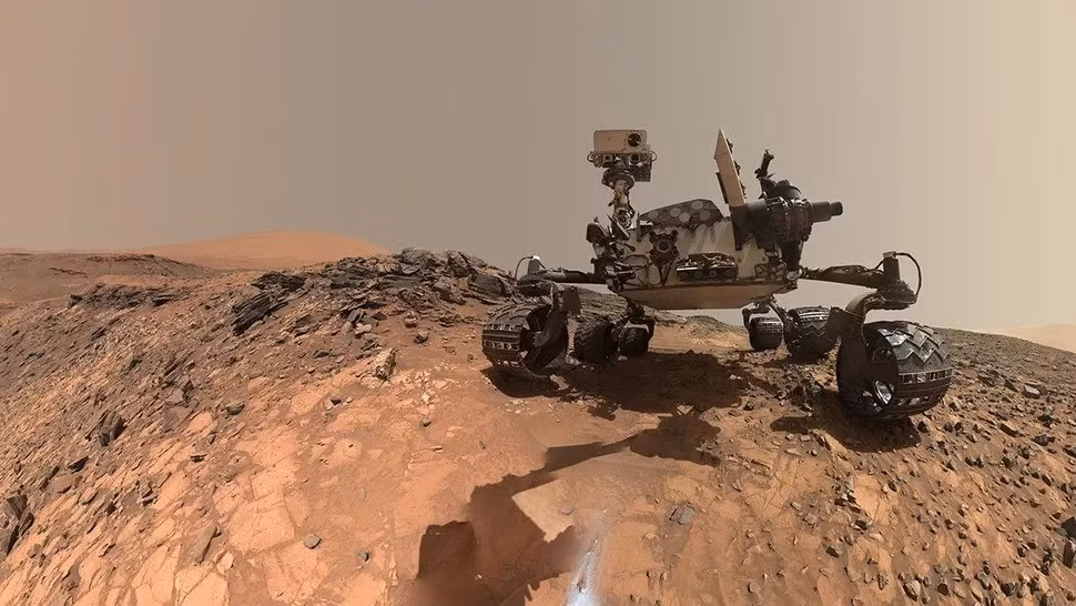 NASA đã công bố những bức ảnh đầu tiên về cấu trúc giống "mạng nhện" do tàu Curiosity chụp được vào tháng 6/2025 ngay sau khi nó tiếp cận được các dãy núi đá. Ảnh: NASA/JPL-Caltech/MSSS.