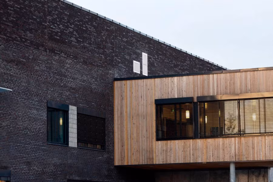 Đi vào hoạt động từ năm 2010, nhà tù Halden đã được mệnh danh là "nhà tù nhân đạo nhất thế giới". Điều này xuất phát từ việc nhà tù này hoạt động với trọng tâm là phục hồi nhân phẩm của tù nhân. Ảnh: Kriminalomsorgen - The Norwegian Correctional Service/Statsbygg.