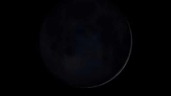 Trăng non xảy ra khi Mặt trăng đi qua khoảng giữa Trái đất và Mặt trời, khiến bề mặt của Mặt trăng trở nên vô hình từ Trái Đất. Trăng đen là hiện tượng trái ngược với trăng xanh và cũng hiếm gặp không kém. Cũng như trăng xanh, trăng đen có 2 loại. Ảnh: NASA Goddard.