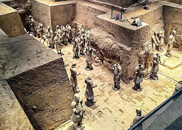 Lăng mộ của Tần Thủy Hoàng được xây dựng vào khoảng năm 209 trước Công nguyên. Vào năm 1974, lăng mộ của ông được tìm thấy tại Tây An, tỉnh Thiểm Tây, Trung Quốc. Ảnh: travelchinaguide.