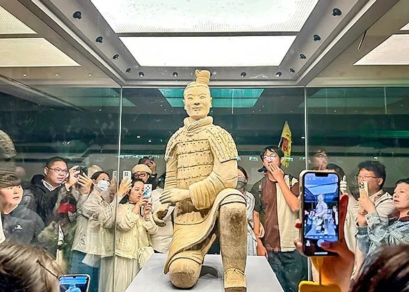 Theo giới chức trách, người đàn ông họ Tôn được xác định mắc bệnh tâm thần. Cơ quan chức năng đang điều tra thêm về vụ việc. Ảnh: travelchinaguide.