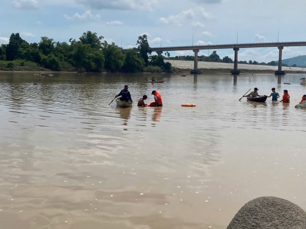 Huy động nhân lực, phương tiện tìm kiếm nạn nhân.