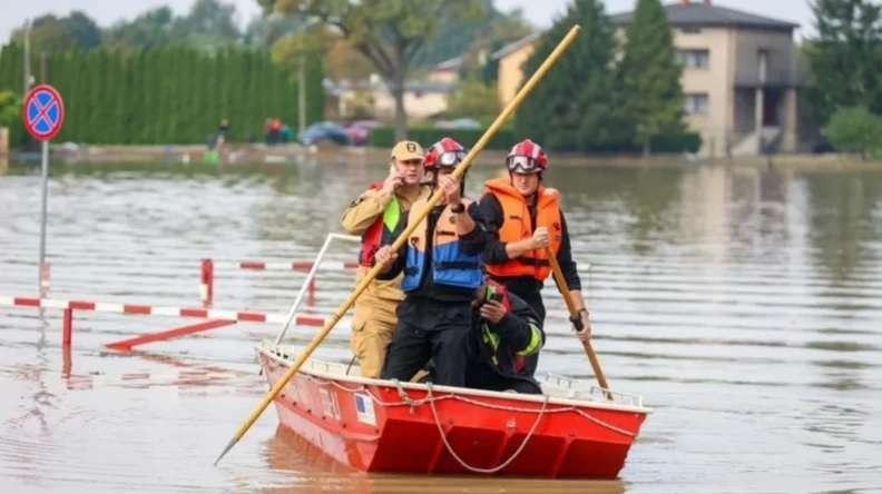 Trong năm 2024, châu Âu cũng chịu ảnh hưởng lớn của biến đổi khí hậu. Bão Boris càn quét khu vực Trung Âu và lũ lụt tại Tây Ban Nha, Đức đã gây thiệt hại tổng cộng 13,87 tỷ USD. Ảnh: radar.am.