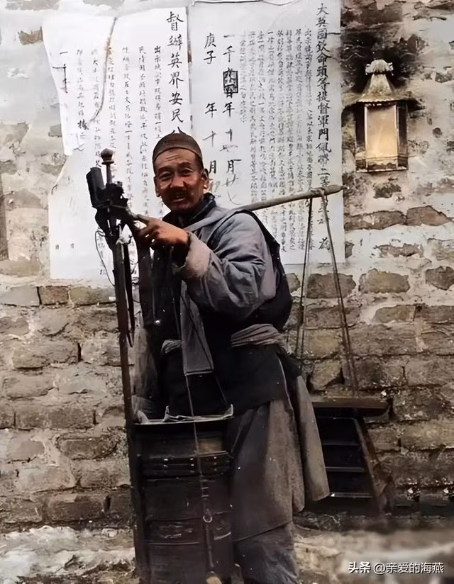 Nhiều cư dân mạng Trung Quốc sau khi xem 14 bức ảnh đã bày tỏ sự ngỡ ngàng trước sự khác biệt giữa cuộc sống thật của người dân thời bấy giờ và phim ảnh.