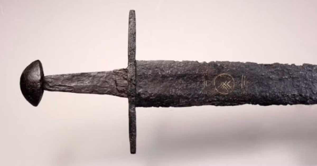 Nhờ điều kiện môi trường như vậy, thanh kiếm không bị ăn mòn trong gần 1.000 năm. Ảnh: Ruben de Heer / Rijksmuseum van Oudheden.