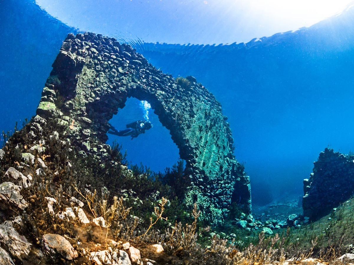 Những truyền thuyết của người Breton về thành phố chìm dưới biển khá phổ biến trong thời cổ đại. Việc tìm thấy những tàn tích trên cho thấy những truyền thuyết này có thể có cơ sở trong thực tế. Ảnh: Giordano Cipriani/Getty Images.