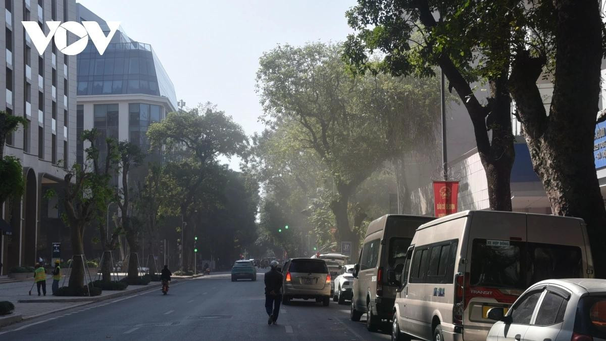 Ghi nhận của phóng viên trong sáng 10/3/2026, khu vực công trình trên phố Lý Thái Tổ đang được triển khai phá dỡ để phục vụ dự án xây dựng quảng trường, công viên phía Đông hồ Hoàn Kiếm.