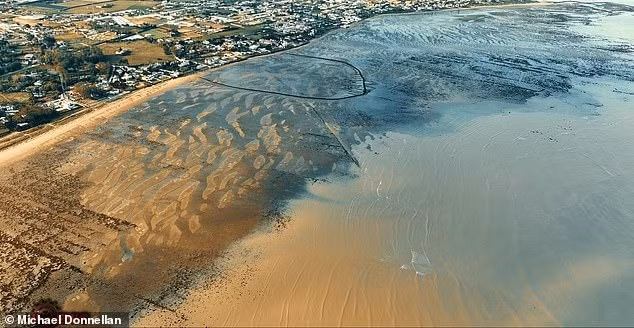"Có một anh chàng tên là Michael Donnellan... Và anh ta nghĩ rằng mình đã tìm thấy, ít nhất, nếu không phải là Atlantis thì cũng là một phần của thành phố này ở ngoài khơi bờ biển Tây Ban Nha. Họ chắc chắn đã tìm thấy thứ gì đó trong vùng biển này", nhà nghiên cứu độc lập Ben chia sẻ. Ảnh: Michael Donnellan.